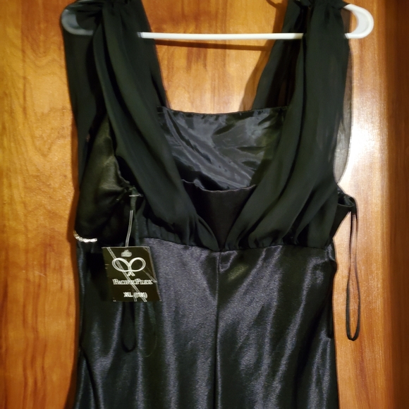 The Perfect Little Black Dress - Picture 5 of 6